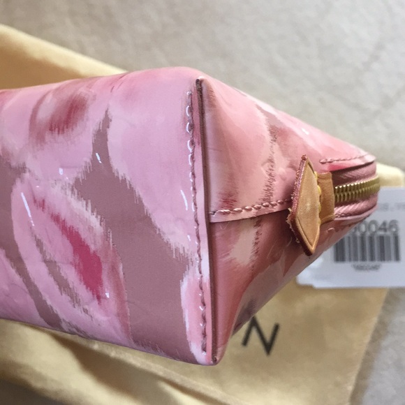 Louis Vuitton Cosmetic Pouch In Rose Velours Ikat - Picture 4 of 8